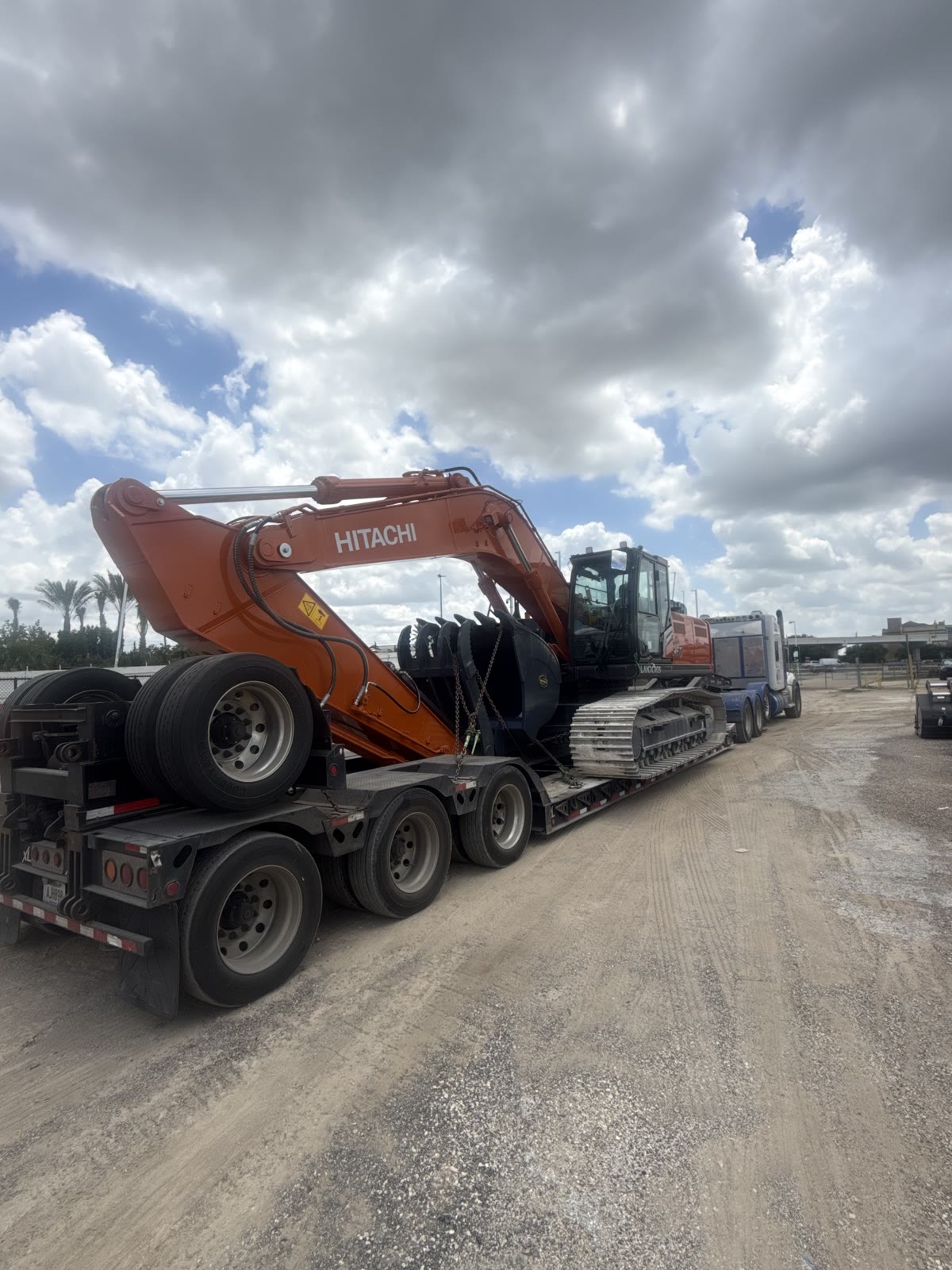 Ace heavy haul with Hitachi excavator