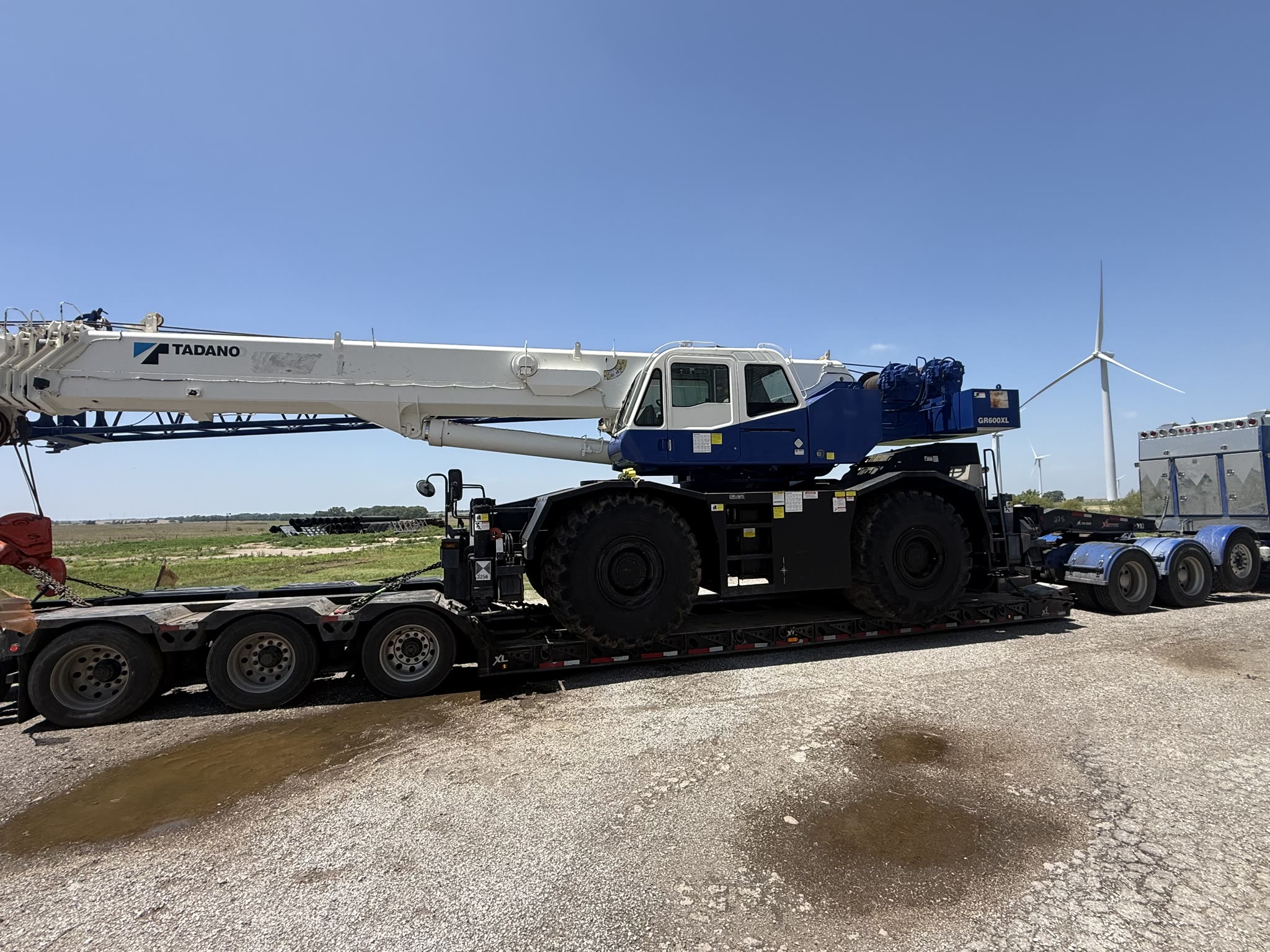 Ace Kenworth hauling a Tadano crane